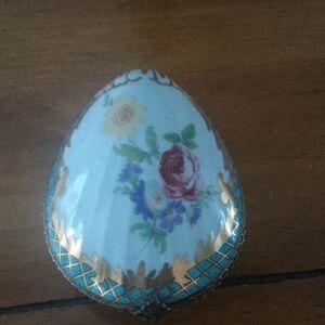 Floral Decorative Clam Shell with Gold Accents